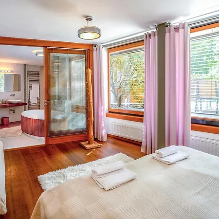Abrahome Elegant Hideaway Apartment *