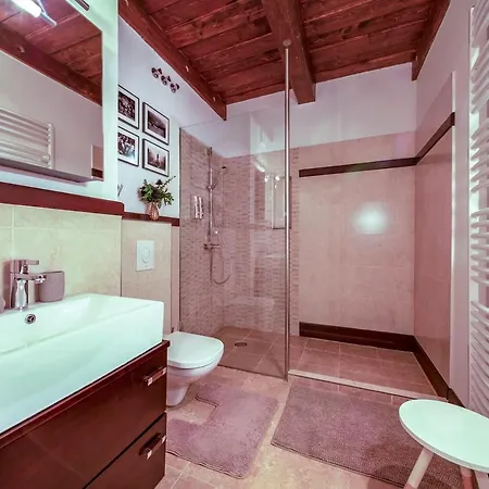 Abrahome Elegant Hideaway Apartment