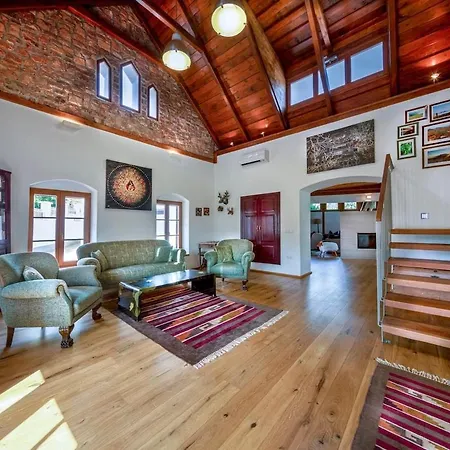 Abrahome Elegant Hideaway Apartment *